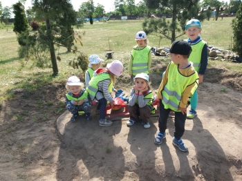 2018-05-18 Wycieczka do Wrzosowa do Parku Dinozaurów / motylki0007.jpg